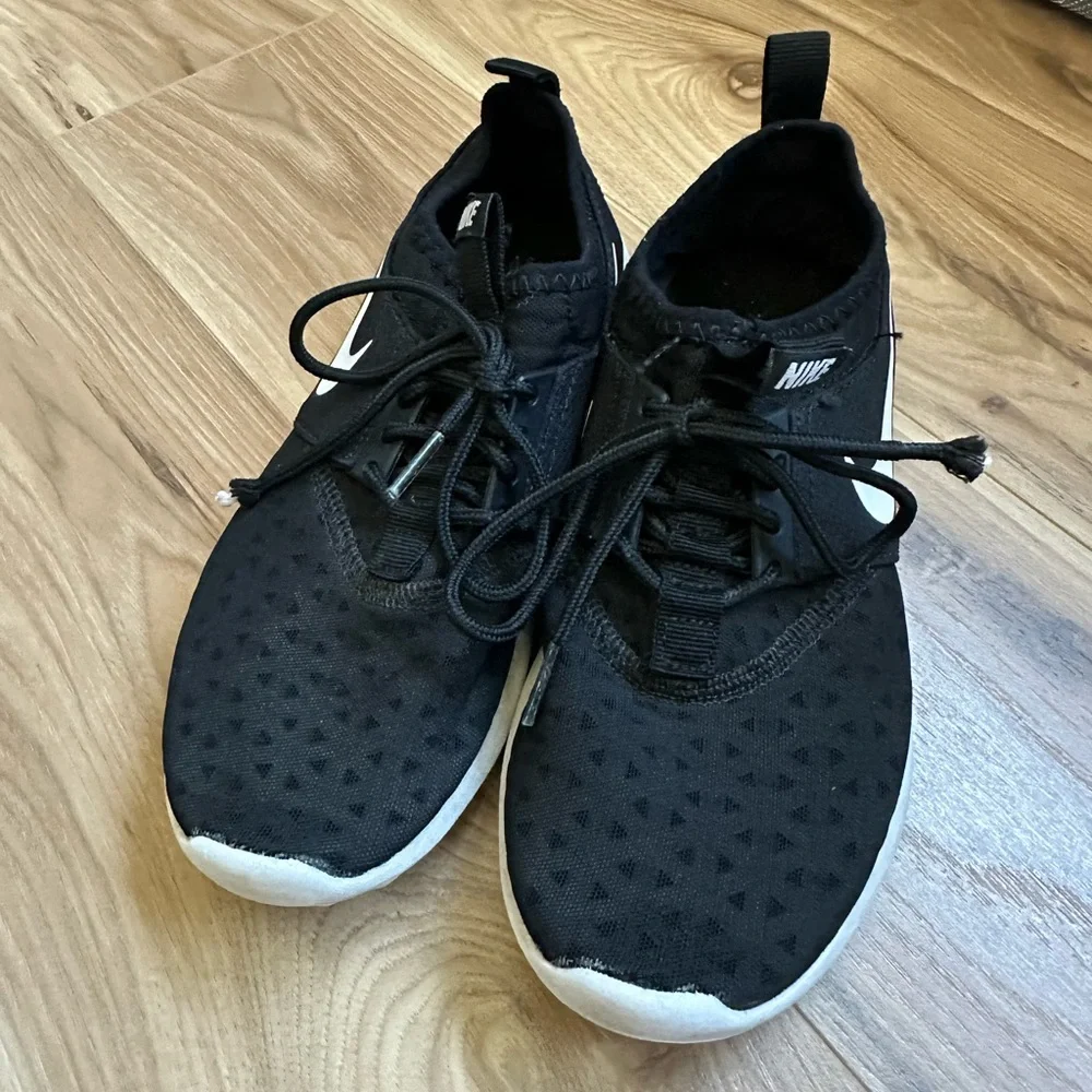 Nike Black and White Athletic Shoes